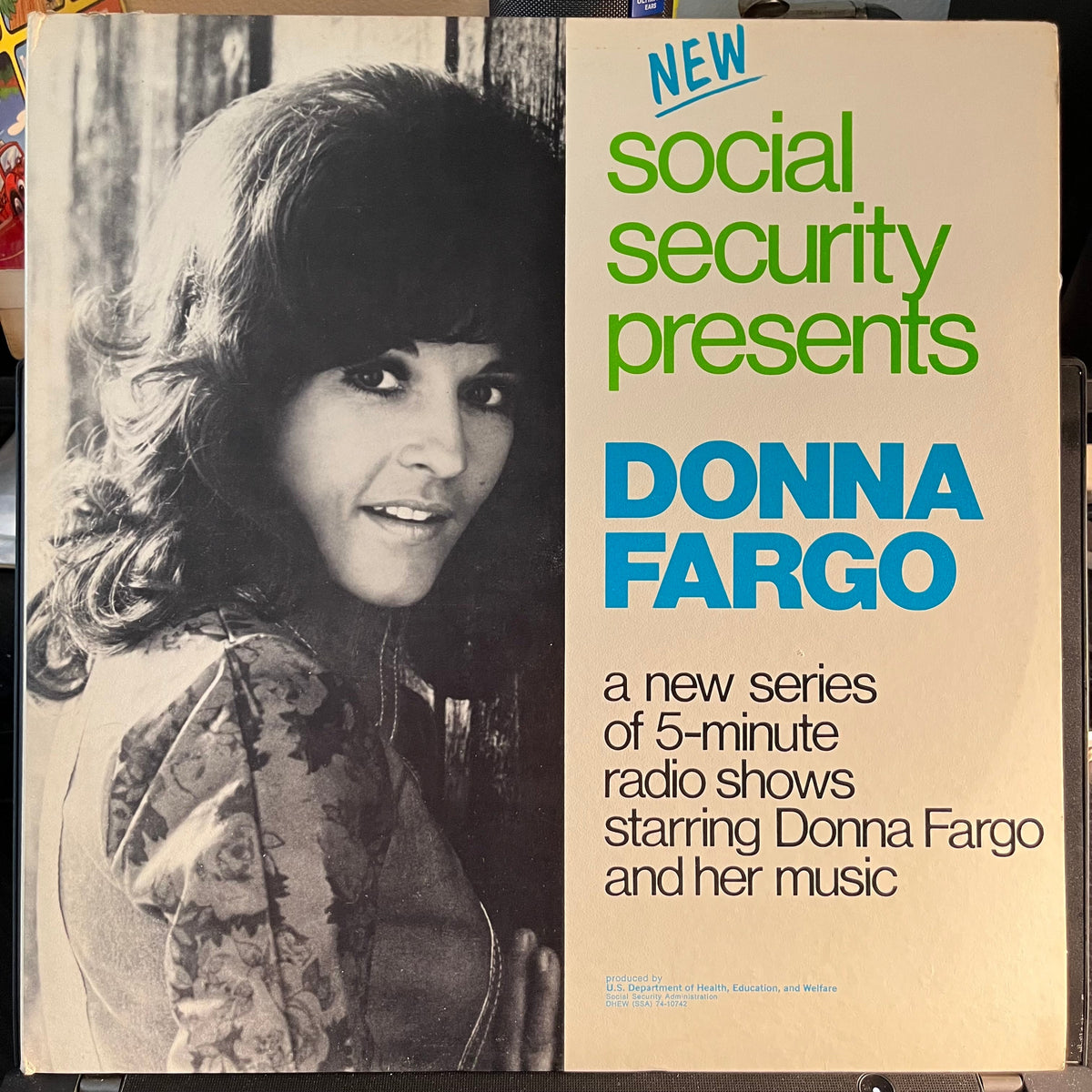 Donna Fargo - Social Security Presents: The New Donna Fargo Show: Shows #27-39 | Near Mint (NM) Near Mint (NM)-Music History